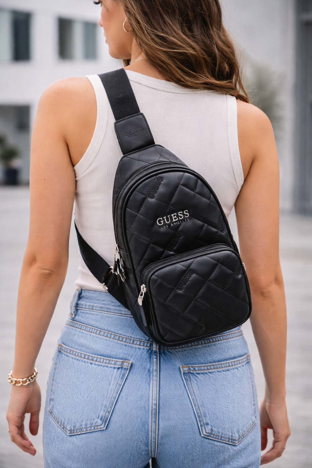 GUESS Gesteppte Sling Rucksack – Schwarz