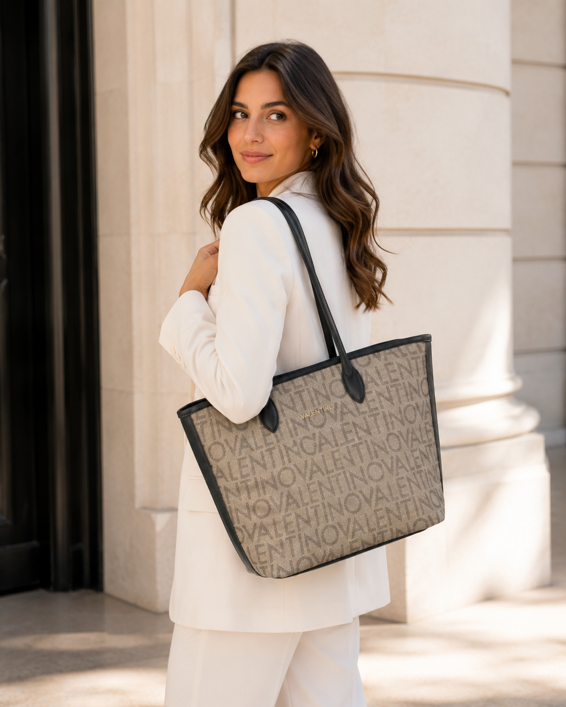 Valentino Bags Logo Schultertasche Schwarz